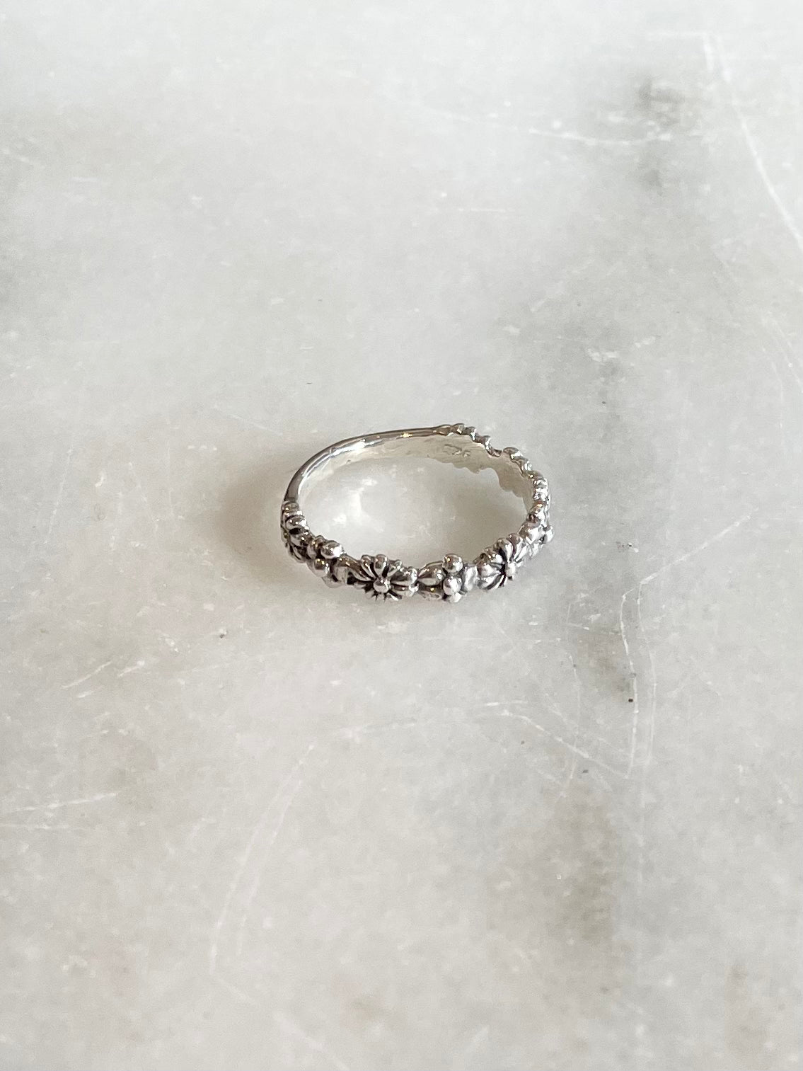 Petite Daisy Chain Ring